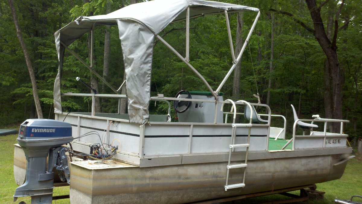 Lowe Pontoon Boat w/ 48 HP Evinrude 1,750 Muscle Shoals, Alabama